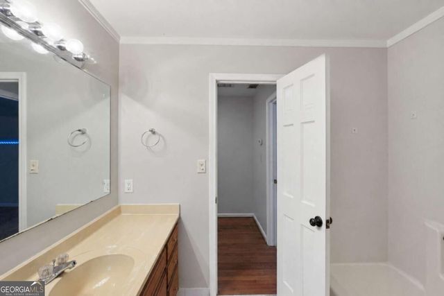 4927 Castlewood Drive SW, Lilburn, GA 30047