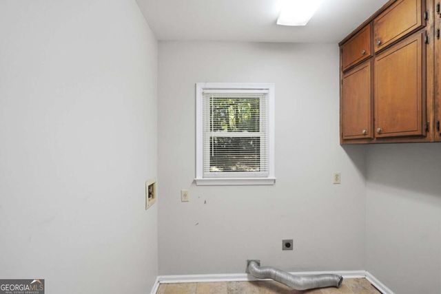 4927 Castlewood Drive SW, Lilburn, GA 30047