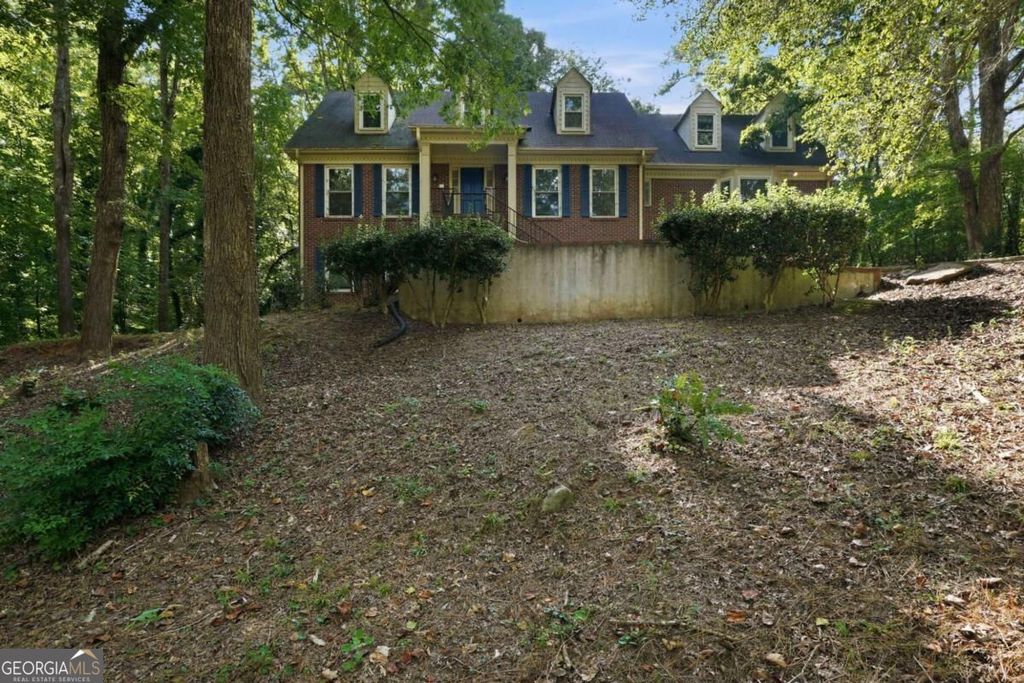 4927 Castlewood Drive SW, Lilburn, GA 30047