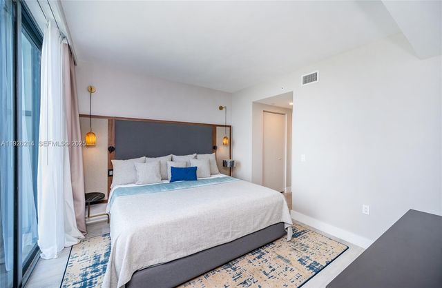 121 NE 34th St PH3215, Miami, FL 33137