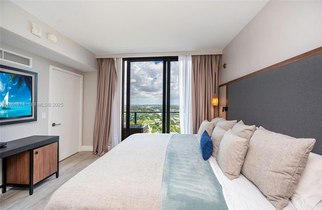 121 NE 34th St PH3215, Miami, FL 33137