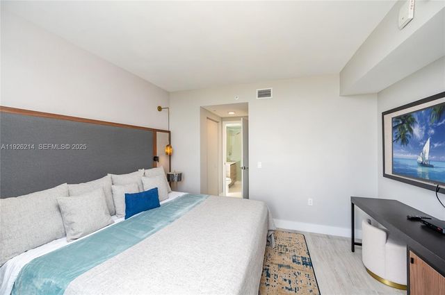 121 NE 34th St PH3215, Miami, FL 33137