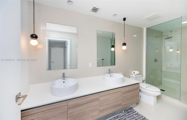 121 NE 34th St PH3215, Miami, FL 33137