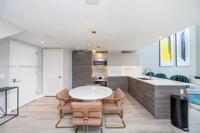 121 NE 34th St PH3215, Miami, FL 33137