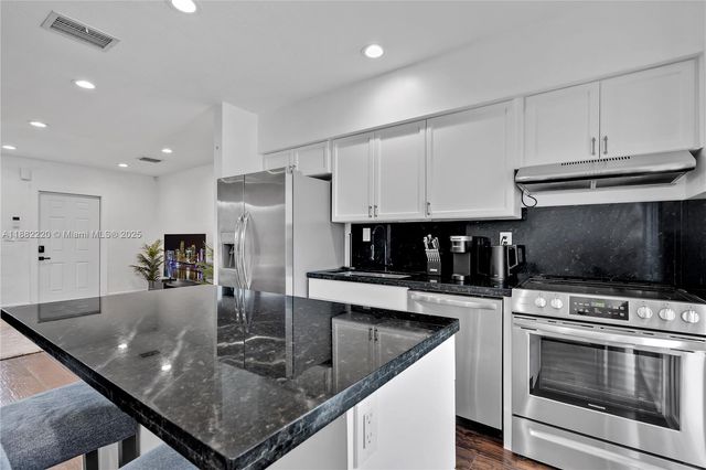 1001 NE 110th St 1001, Biscayne Park, FL 33161