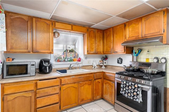 1859 Davidson, San Bernardino, CA 92411