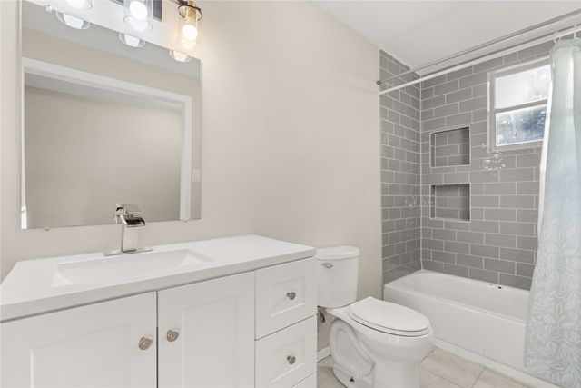 205 Laurel Lane, Mcgregor, TX 76657