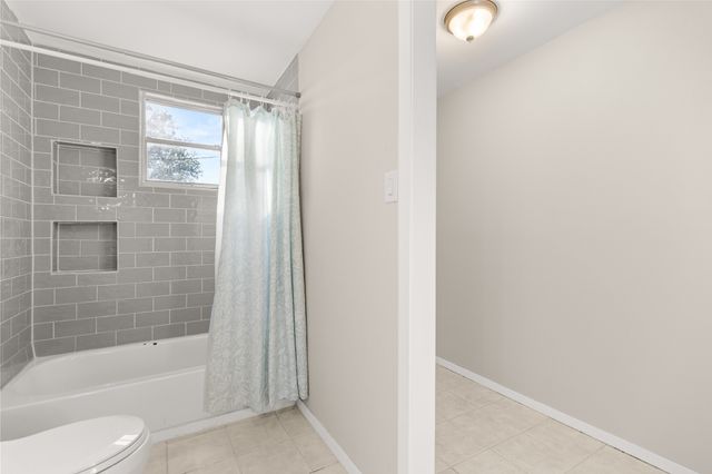 205 Laurel Lane, Mcgregor, TX 76657