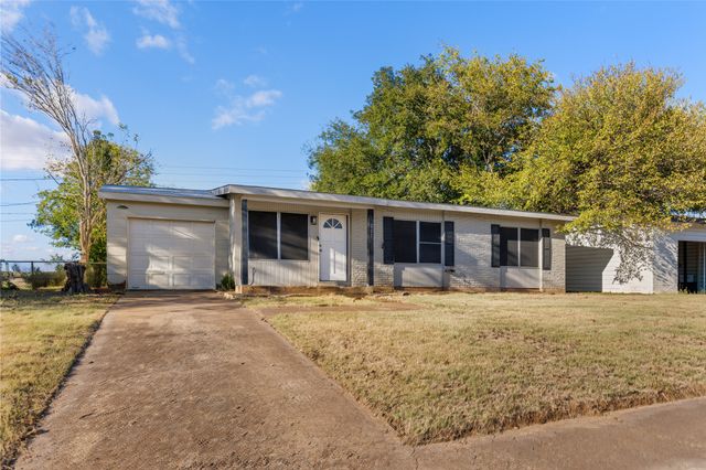205 Laurel Lane, Mcgregor, TX 76657