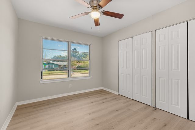 205 Laurel Lane, Mcgregor, TX 76657