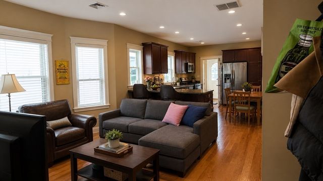 113 Hillsdale Rd 113, Somerville, MA 02144