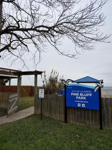 125 Bay Shore Drive, La Porte, TX 77571