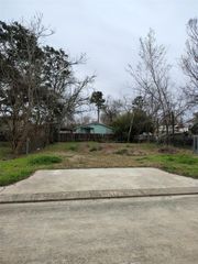 125 Bay Shore Drive, La Porte, TX 77571