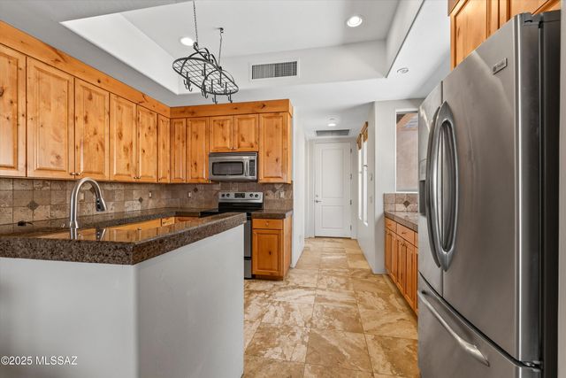 2563 E Cold Snap Place, Vail, AZ 85641