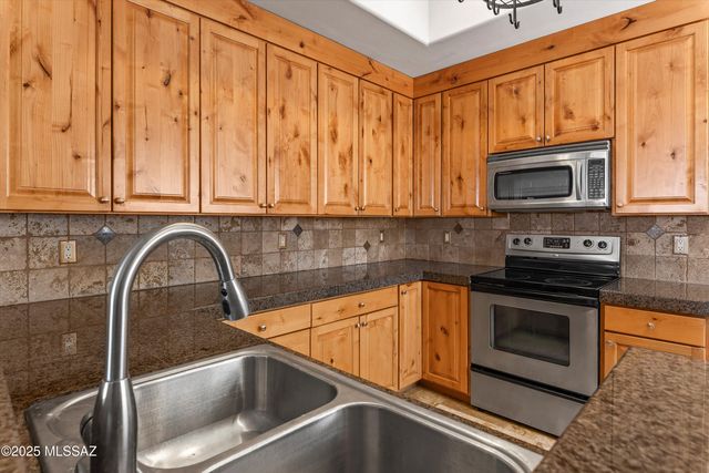 2563 E Cold Snap Place, Vail, AZ 85641