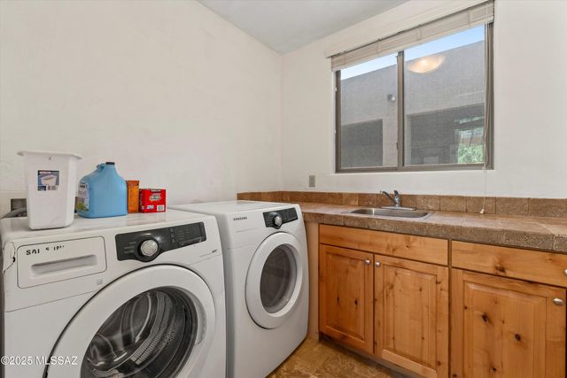 2563 E Cold Snap Place, Vail, AZ 85641