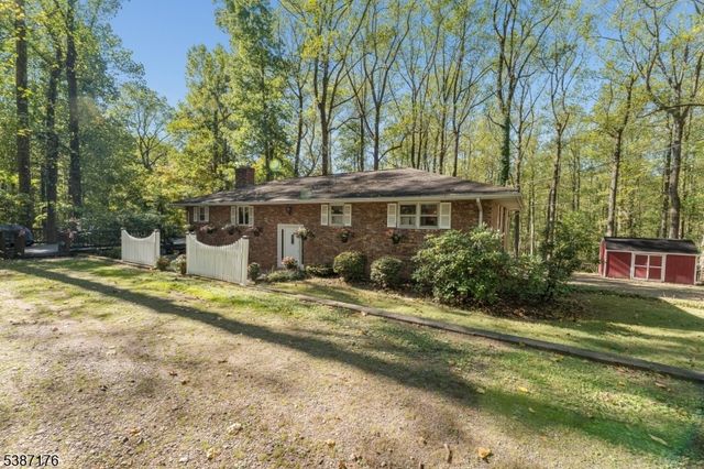 82 Hickory Corner Road, Alexandria Twp., NJ 08848