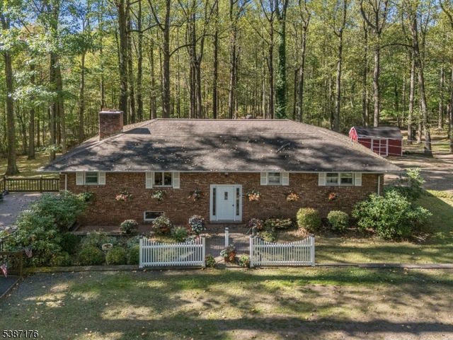 82 Hickory Corner Road, Alexandria Twp., NJ 08848