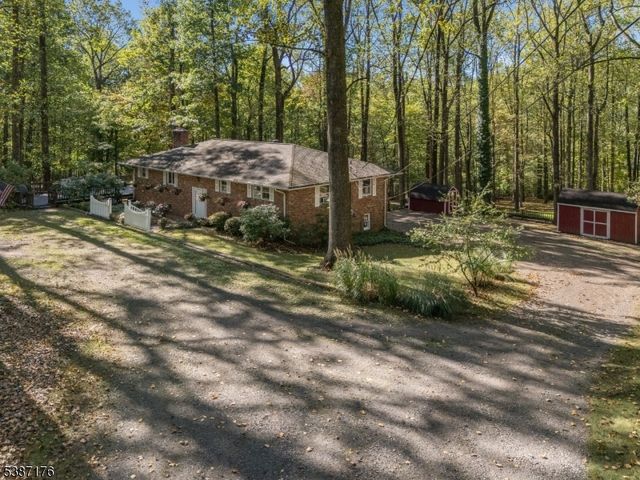 82 Hickory Corner Road, Alexandria Twp., NJ 08848