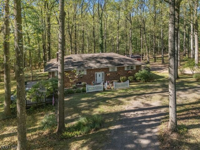 82 Hickory Corner Road, Alexandria Twp., NJ 08848