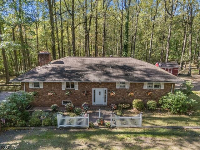 82 Hickory Corner Road, Alexandria Twp., NJ 08848