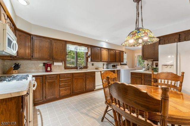 82 Hickory Corner Road, Alexandria Twp., NJ 08848