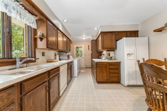 82 Hickory Corner Road, Alexandria Twp., NJ 08848