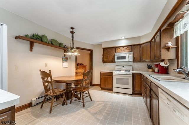 82 Hickory Corner Road, Alexandria Twp., NJ 08848