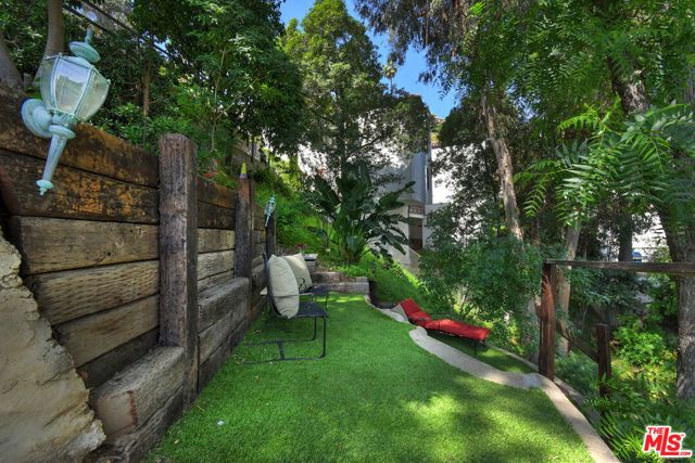 2890 Belden, Los Angeles, CA 90068