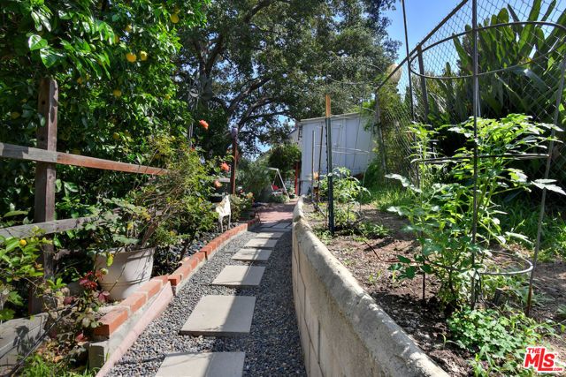 2890 Belden, Los Angeles, CA 90068