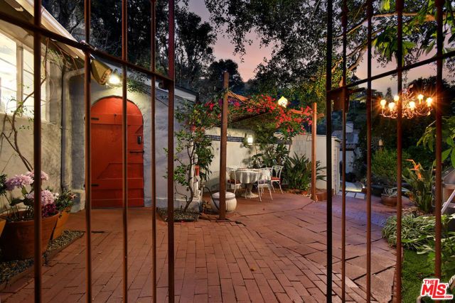 2890 Belden, Los Angeles, CA 90068