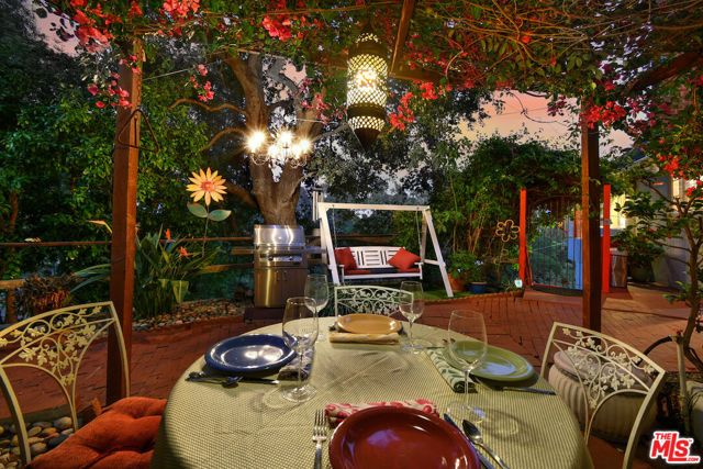 2890 Belden, Los Angeles, CA 90068