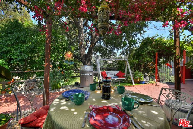 2890 Belden, Los Angeles, CA 90068