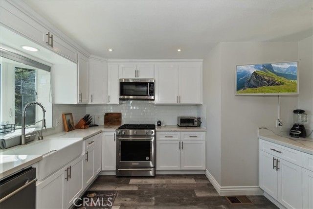 27565 North Bay Rd, Lake Arrowhead, CA 92352