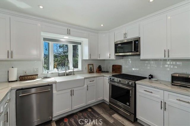 27565 North Bay Rd, Lake Arrowhead, CA 92352