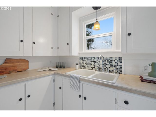 4224 Se 16TH Ave, Portland, OR 97202