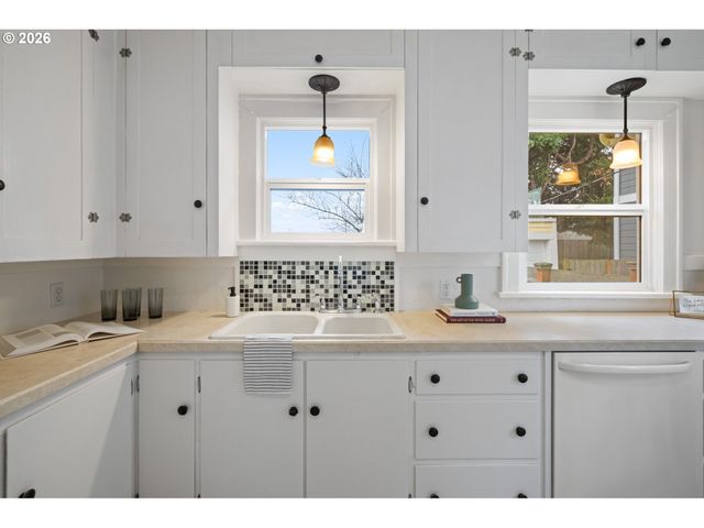 4224 Se 16TH Ave, Portland, OR 97202