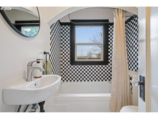 4224 Se 16TH Ave, Portland, OR 97202