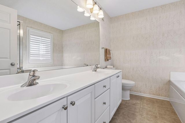 11259 Preswick Boulevard, Eden Prairie, MN 55344