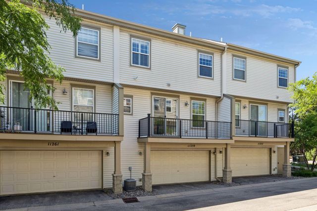 11259 Preswick Boulevard, Eden Prairie, MN 55344