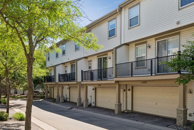 11259 Preswick Boulevard, Eden Prairie, MN 55344