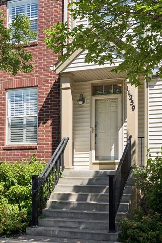 11259 Preswick Boulevard, Eden Prairie, MN 55344