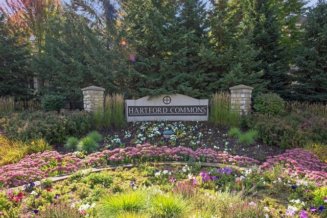 11259 Preswick Boulevard, Eden Prairie, MN 55344