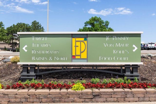 11259 Preswick Boulevard, Eden Prairie, MN 55344