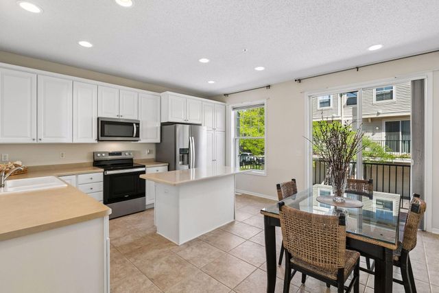 11259 Preswick Boulevard, Eden Prairie, MN 55344