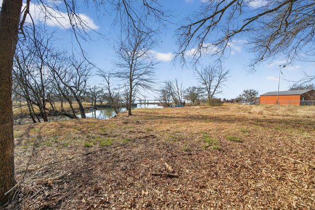 594 Briggs Boulevard, East Tawakoni, TX 75472