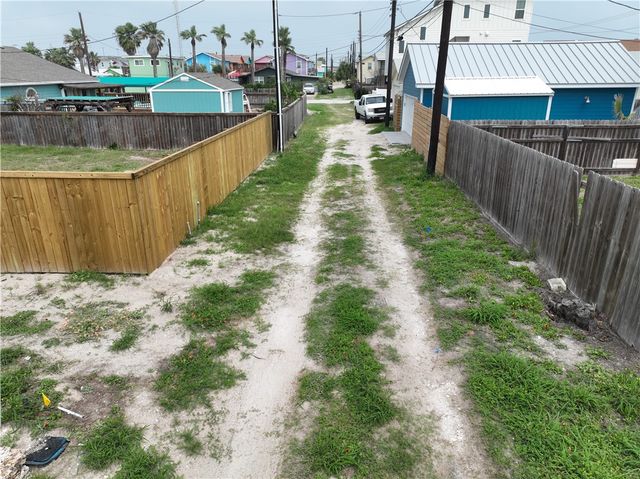519 S 10th St, Port Aransas, TX 78373