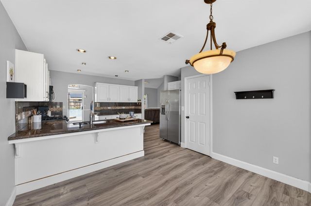 2384 E Quincy Avenue, Fresno, CA 93720