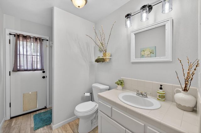 2384 E Quincy Avenue, Fresno, CA 93720