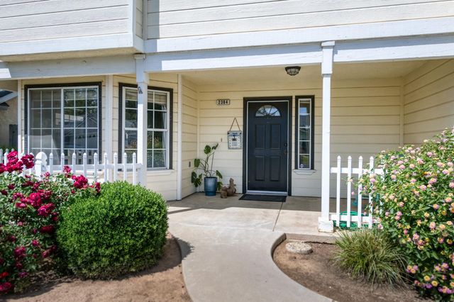 2384 E Quincy Avenue, Fresno, CA 93720
